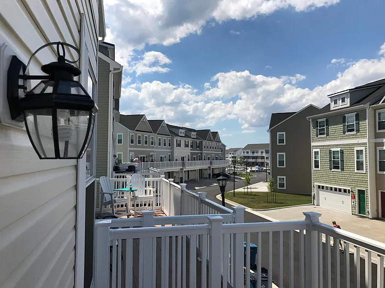 Front deck - left view