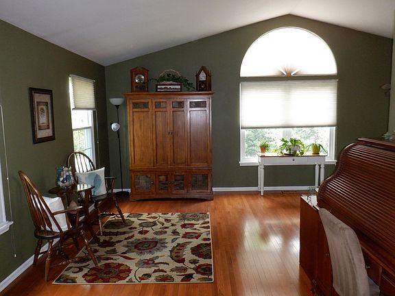 2nd image of 1057 Oak Wood Dr