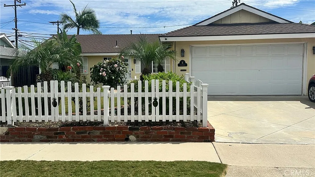 3 bed, 1400 sqft, $4,595 — Photo 1