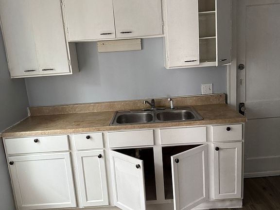 3rd image of 13205 Southview Ave #1