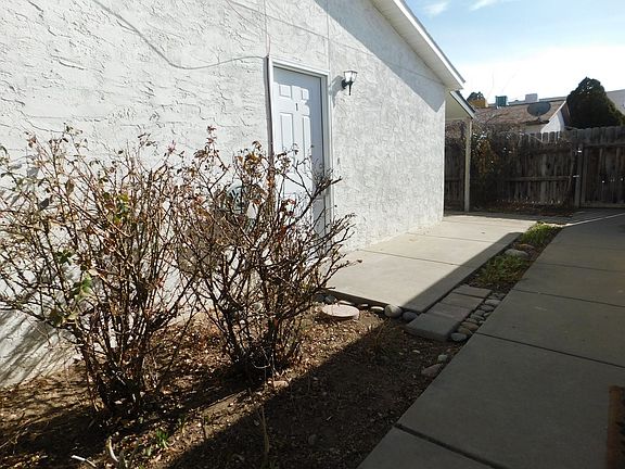 2nd image of 869 Iowa Ave #1