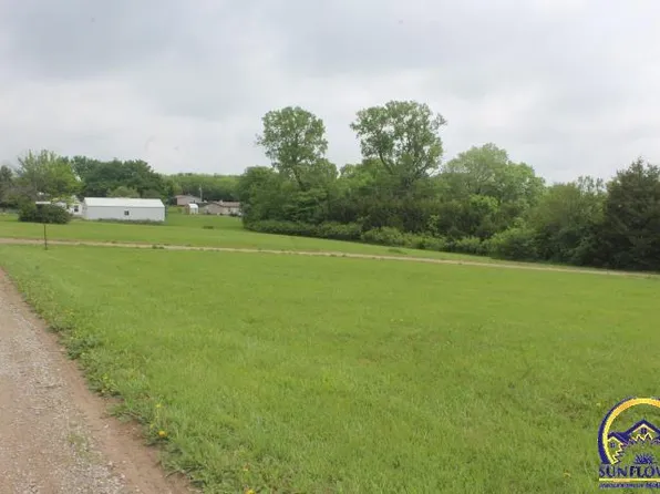 9395 Delaware Dr, Ozawkie, KS 66070
