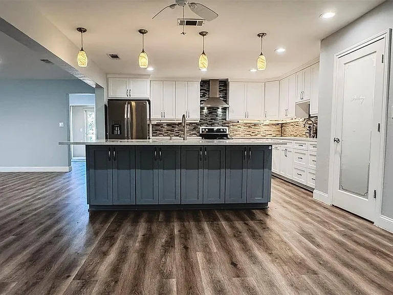 2201 Bradford Dr — Photo 6
