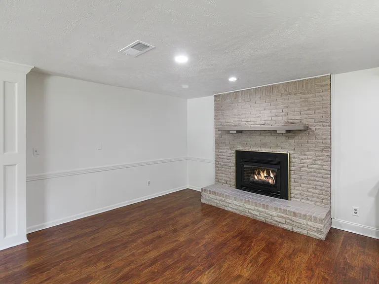 215 E Boyd St — Photo 13