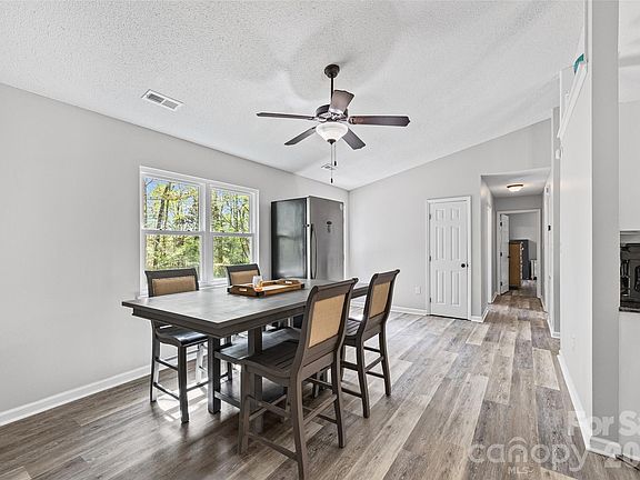 3rd image of 1025 Reservation Rd