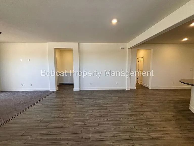 1097 Dapple Dr — Photo 14