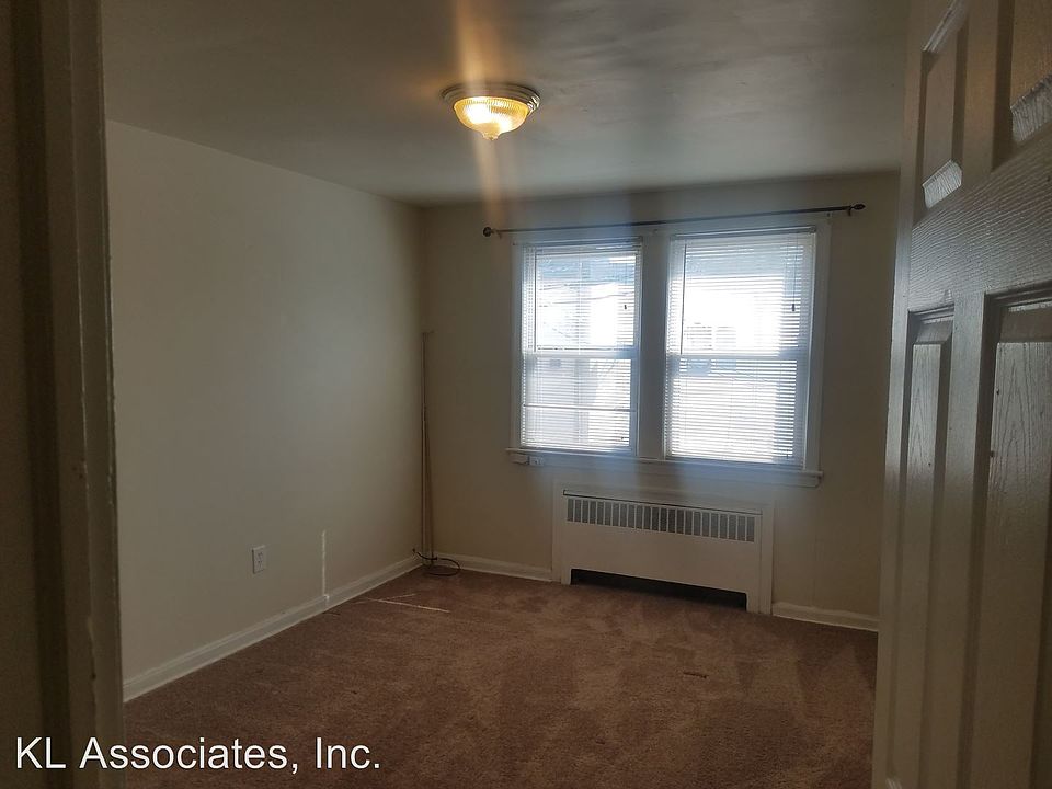 2nd image of 1331 T St SE #A