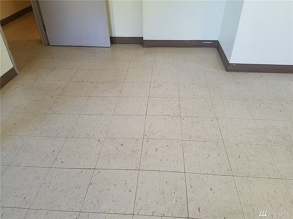 4th image of 609 S 15th St APT 102
