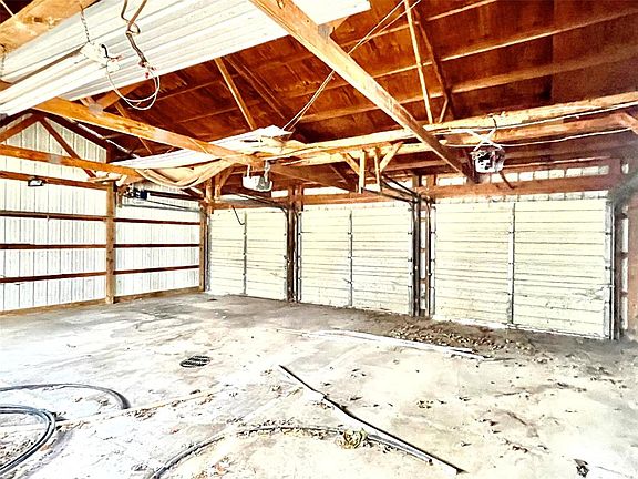 4th image of 141 N Linden St