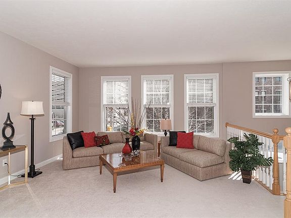 4th image of 374 E Ohio St