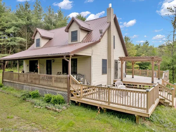 1361 Higley Rd, Lapeer, MI 48446