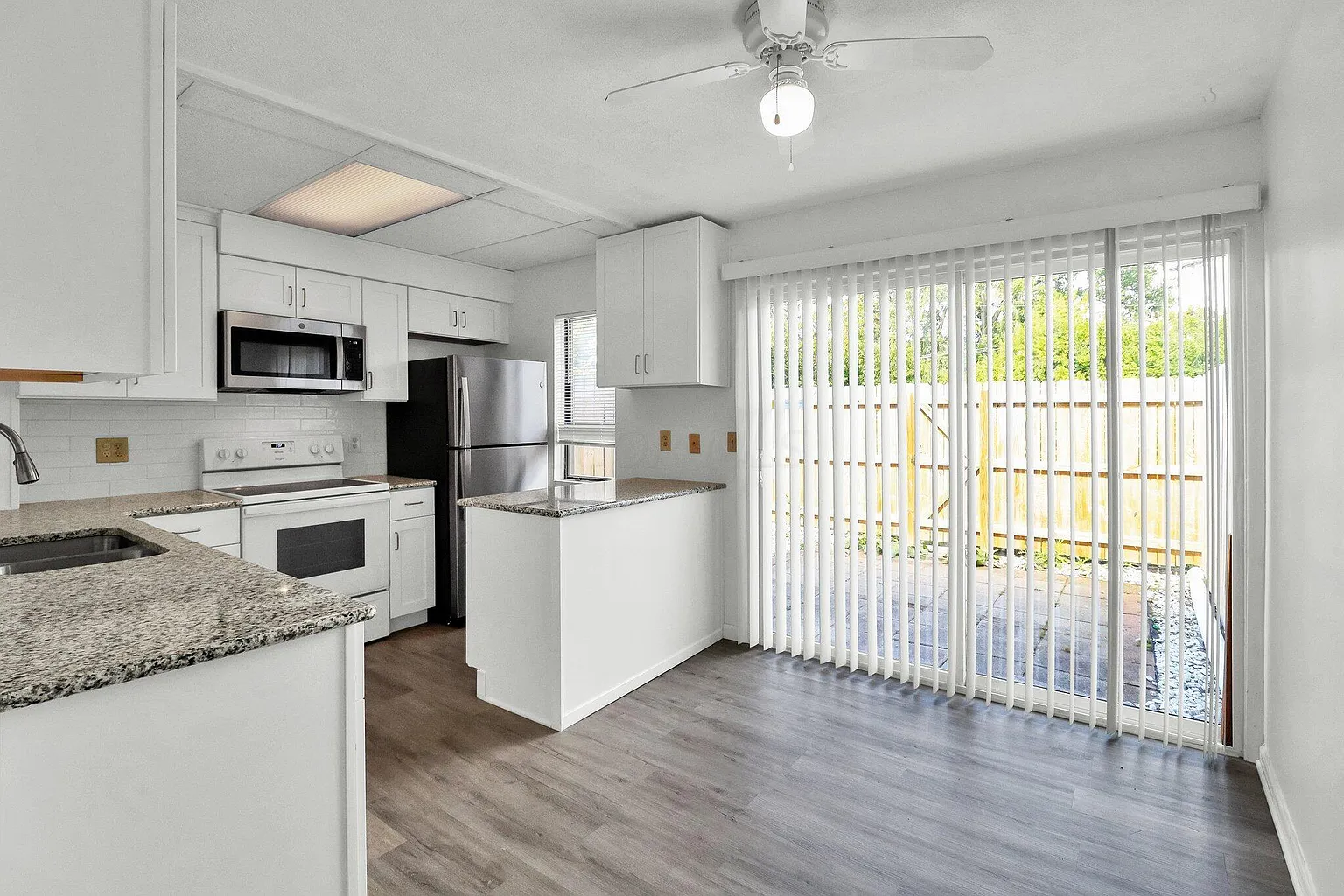 1022 Galliton Ct APT F photo 1