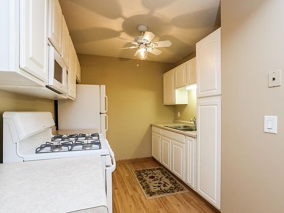 4th image of 1601 N Innsbruck Dr NE Unit 247