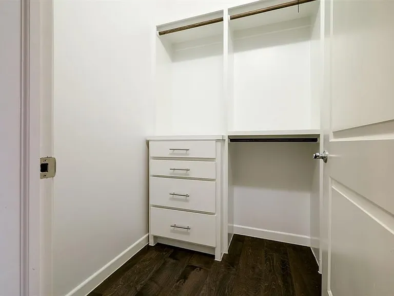 4820 Caroline St #404 — Photo 9
