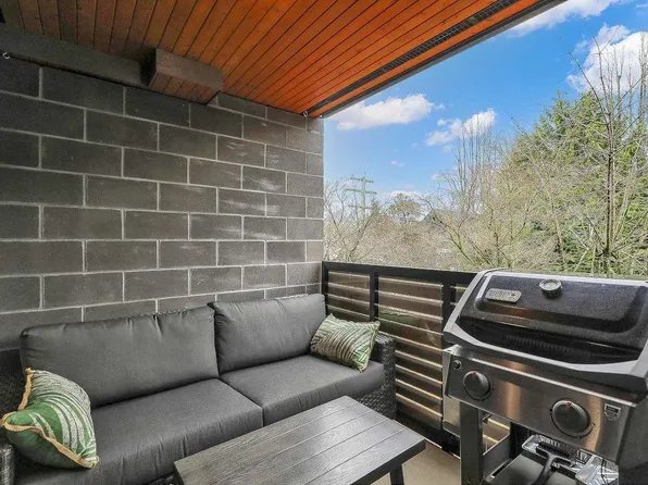 2525 Blenheim St #303, Vancouver, BC V6K 4W6