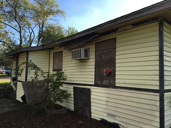 3rd image of 3552 Commercial Ave
