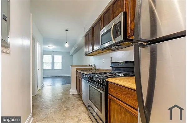 Building Photo - 1729 E St NE #4
