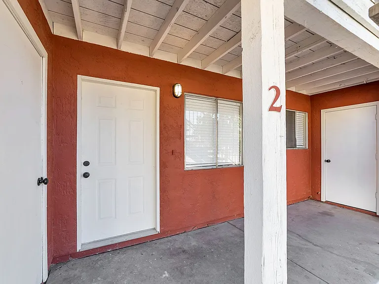 2726 E Beck Ln — Photo 19