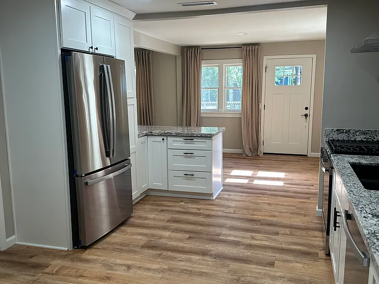 Comfort Ave — Photo 10