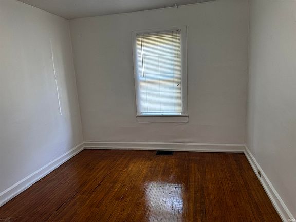 3rd image of 202 E Hillside Dr