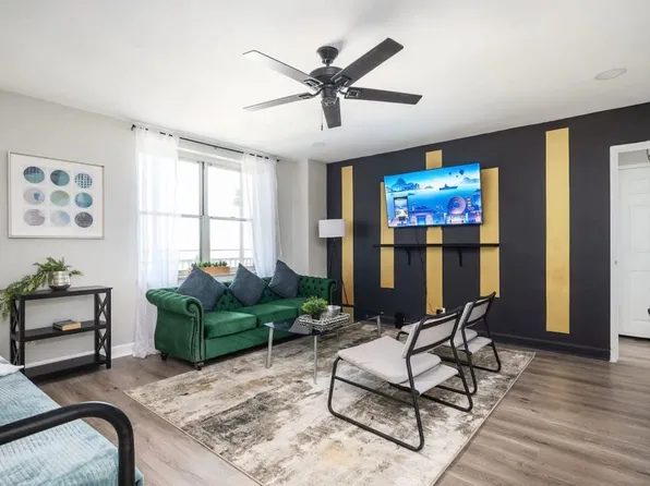 300 W Peachtree St NW, Atlanta, GA