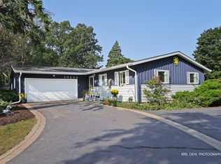 30226 N Oak Grove Ave, Libertyville, IL 60048