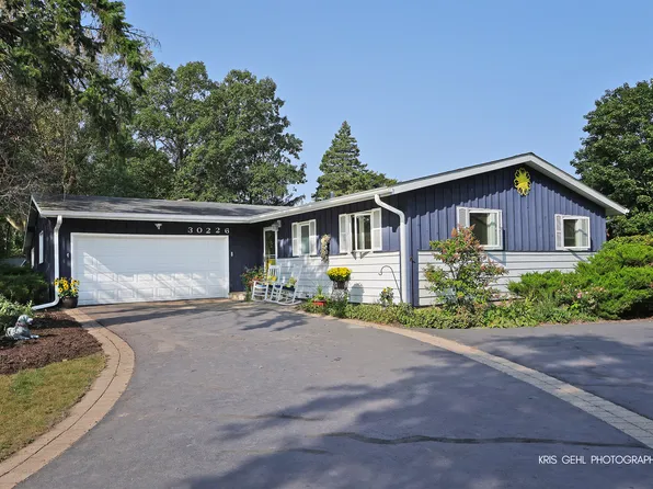 30226 N Oak Grove Ave, Libertyville, IL 60048