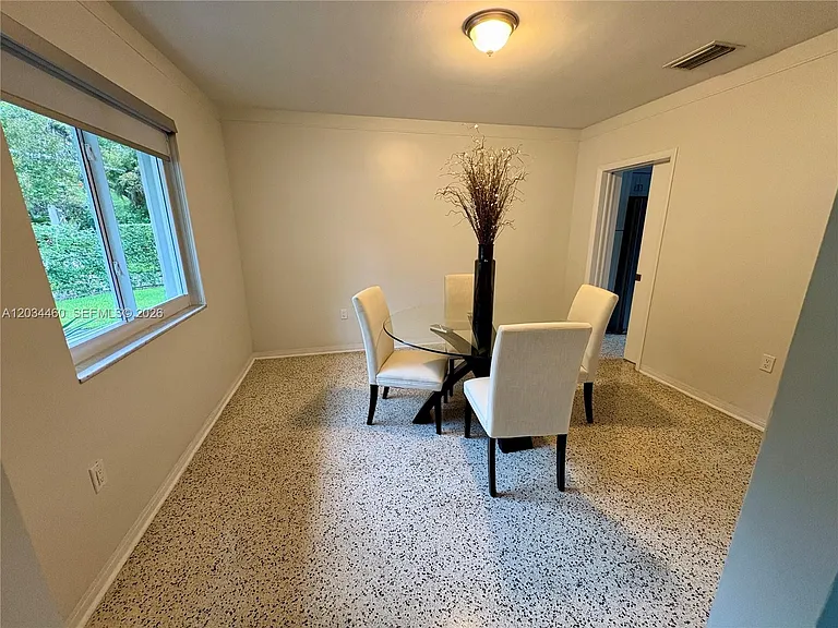400 Miller Rd — Photo 5