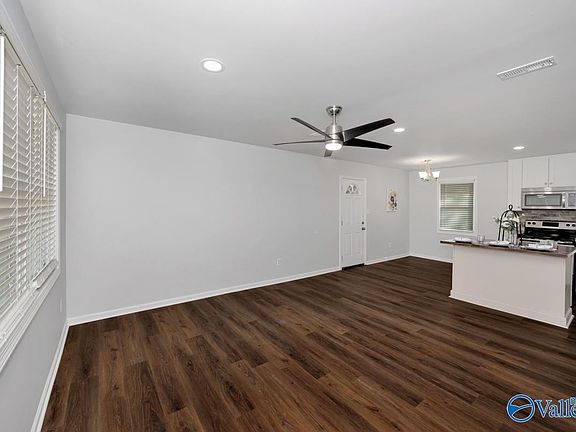 5th image of 3908 W Oak Way SW