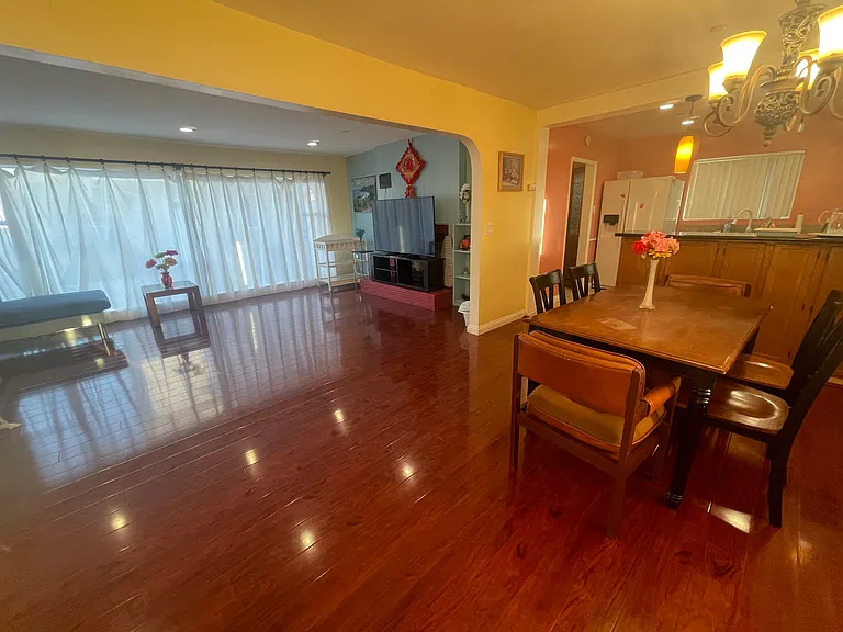 2548 Mayflower Ave #B — Photo 9