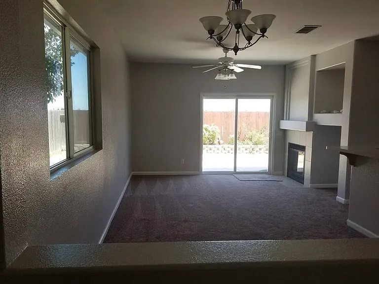 2215 Roberta Ave — Photo 12