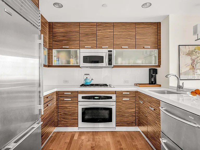 225 E 34th St #12C — Photo 4