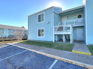 706 Lauderdale Dr, Rockport, TX 78382