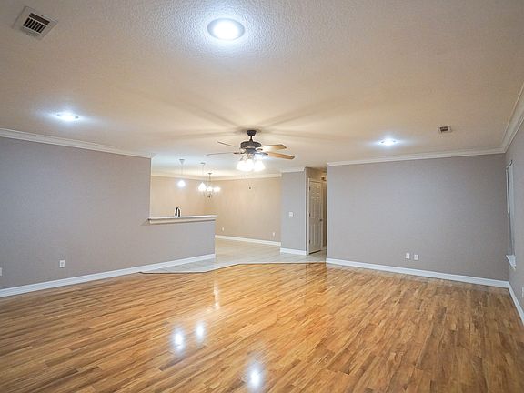 Spacious living room