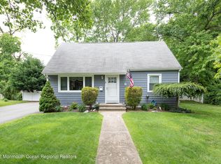 28 Edgewater Dr, Matawan, NJ 07747