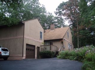 1302 Lakeview Dr, Cross Junction, VA 22625