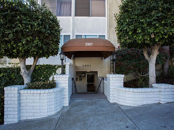 2nd image of 1907 Robinson Ave Unit 301