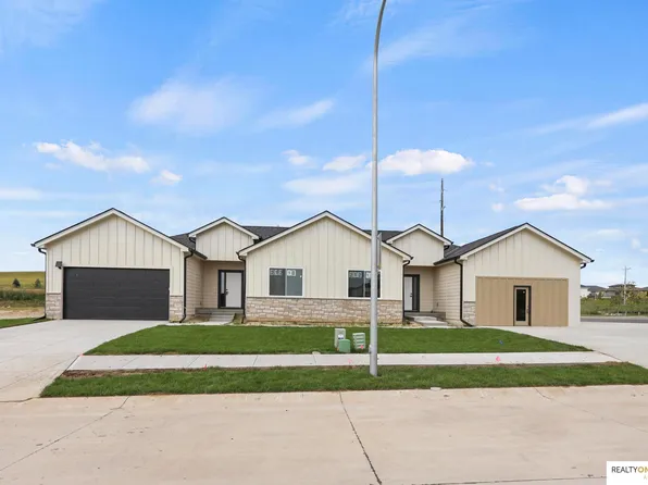 21218 Camden Ave, Elkhorn, NE 68022