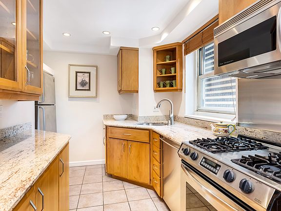5th image of 159 W 53rd St APT 22E