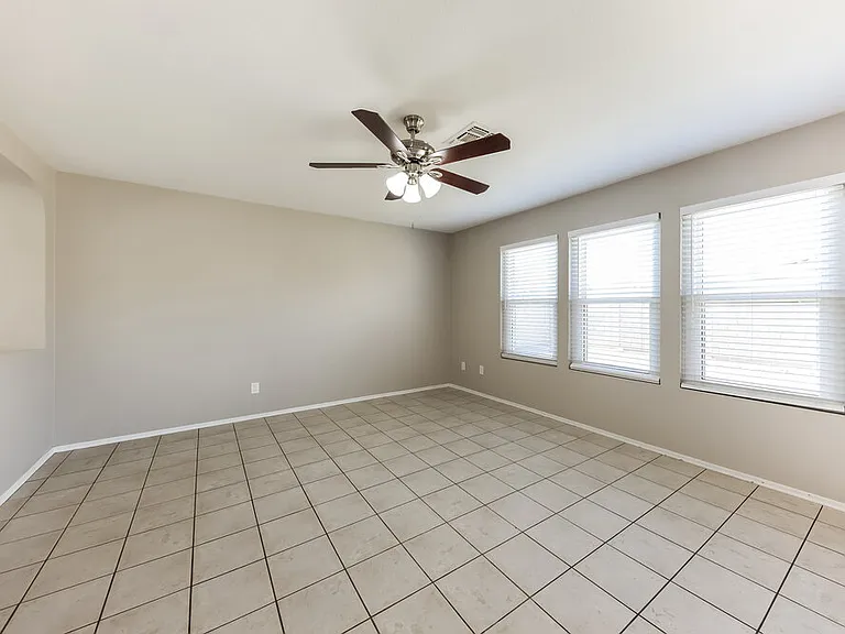 10509 W Angels Ln — Photo 7