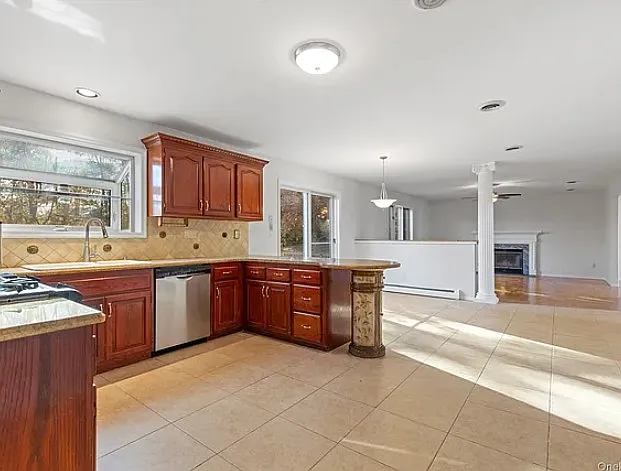 5 bed, 3374 sqft, $6,000 — Photo 4