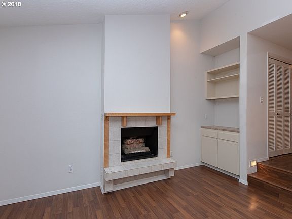 4th image of 5719 NE Hazel Dell Ave APT C