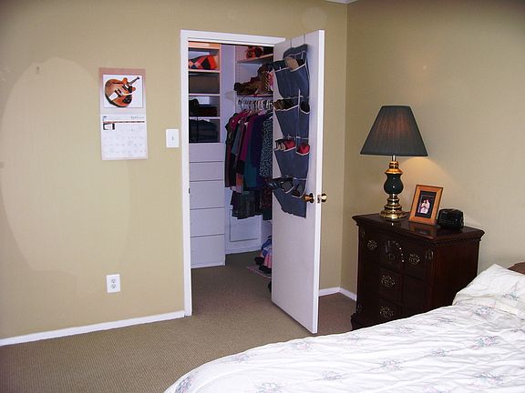 Bedroom w/Walk In Closet