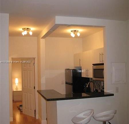 4th image of 842 Meridian Ave APT 2B