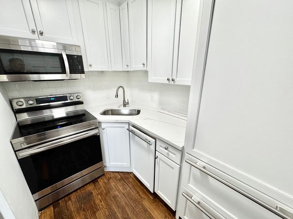 112 Pleasant St FLOOR 1