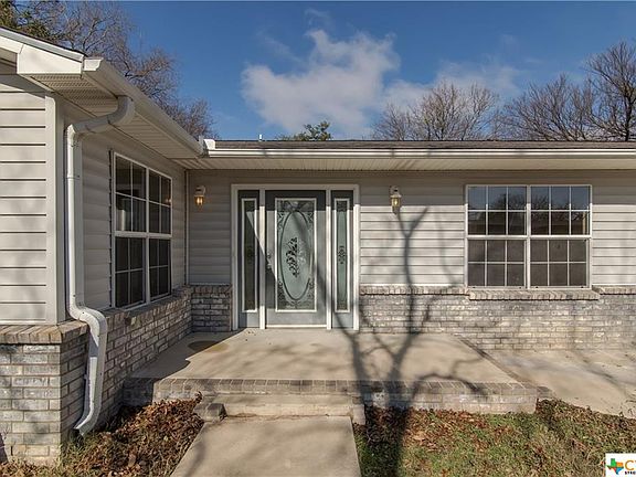 3rd image of 809 Oak Hill Dr