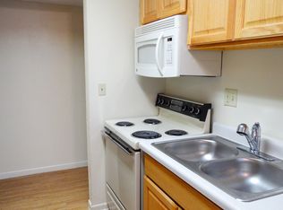 2044 9th St, Coralville, IA 52241