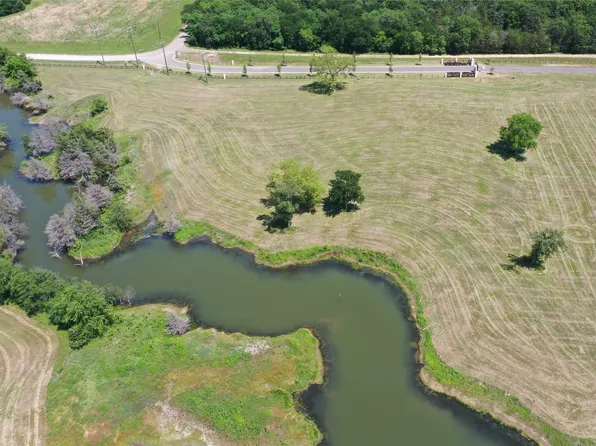 300 Shores Dr, Honey Grove, TX 75446