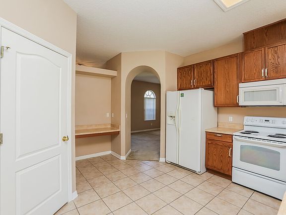 5th image of 534 Cortona Dr