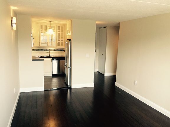 3rd image of 301 Cathedral Pkwy APT 3F